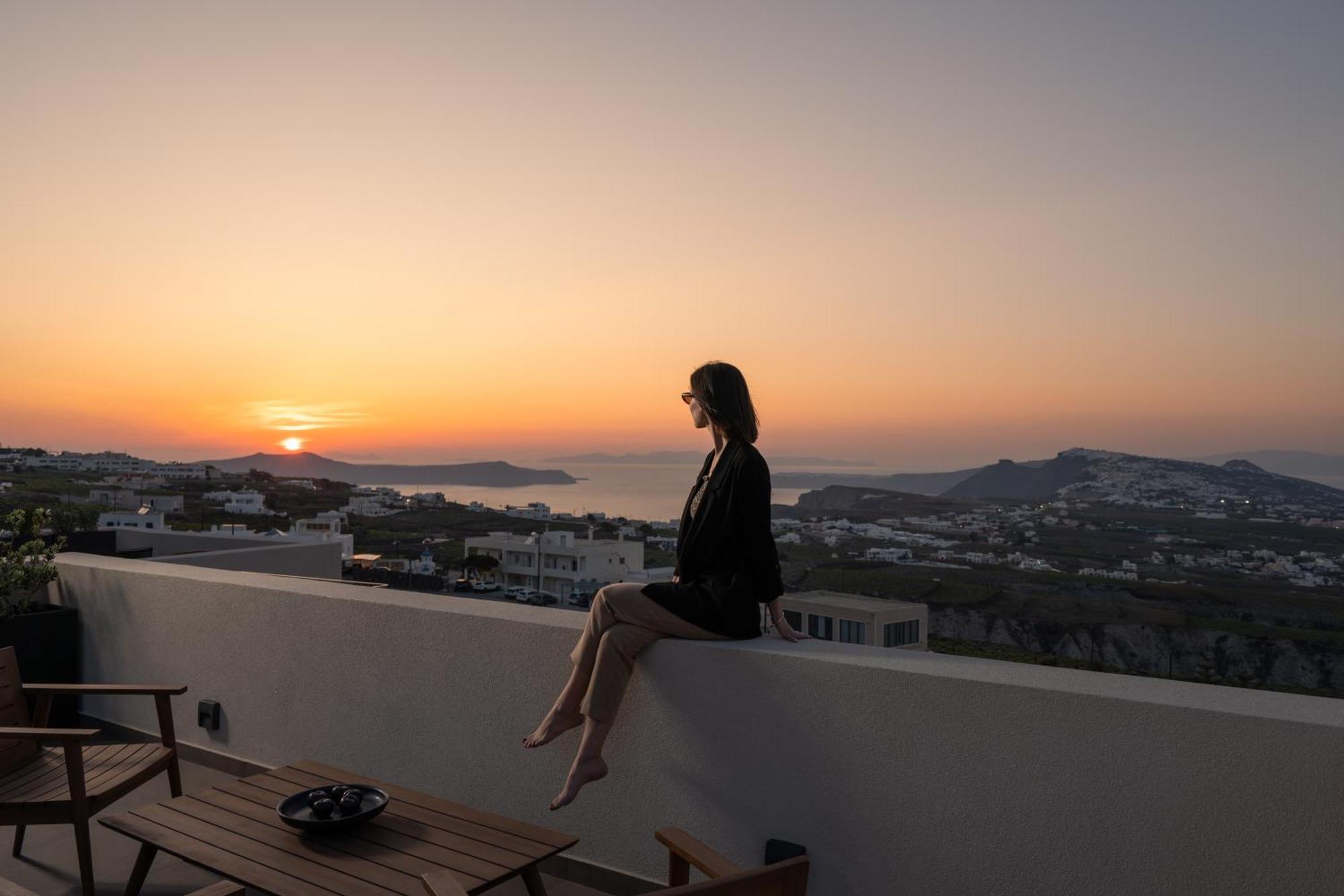 Apikia Santorini Hotel Pyrgos Kallistis ภายนอก รูปภาพ